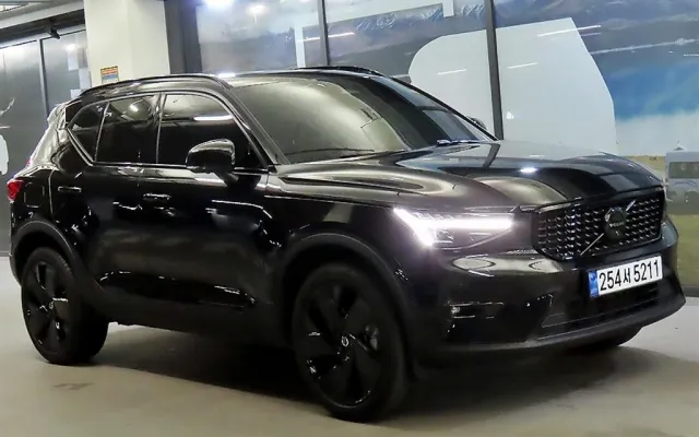 XC40 B4 AWD 블랙 에디션